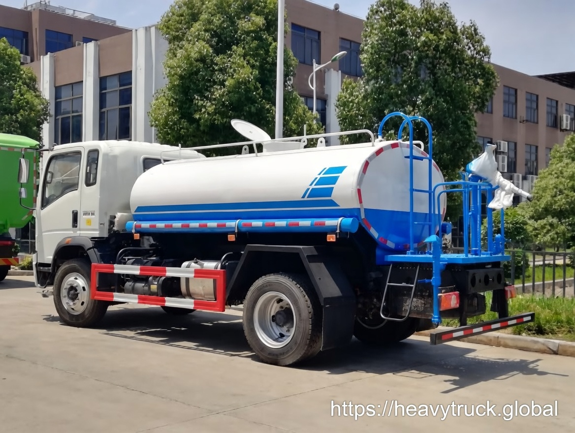 水罐车 HOWO 8000升洒水车